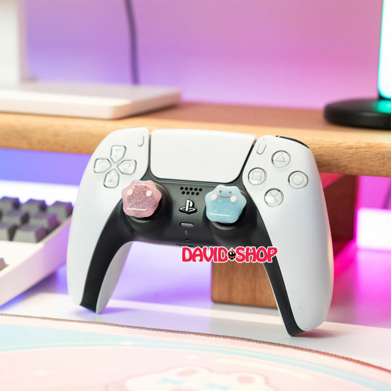 [GeekShare] Núm bọc analog Ditto (Pokémon) cho tay cầm DualSense (PS5), DualShock 4 (PS4), Pro Controller, Xbox One/Series v.v...